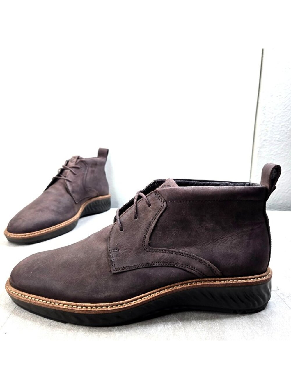 Ecco Chukka Boots Mens 10 Brown Nubuck Leather Business Casual Comfort Work Shoe